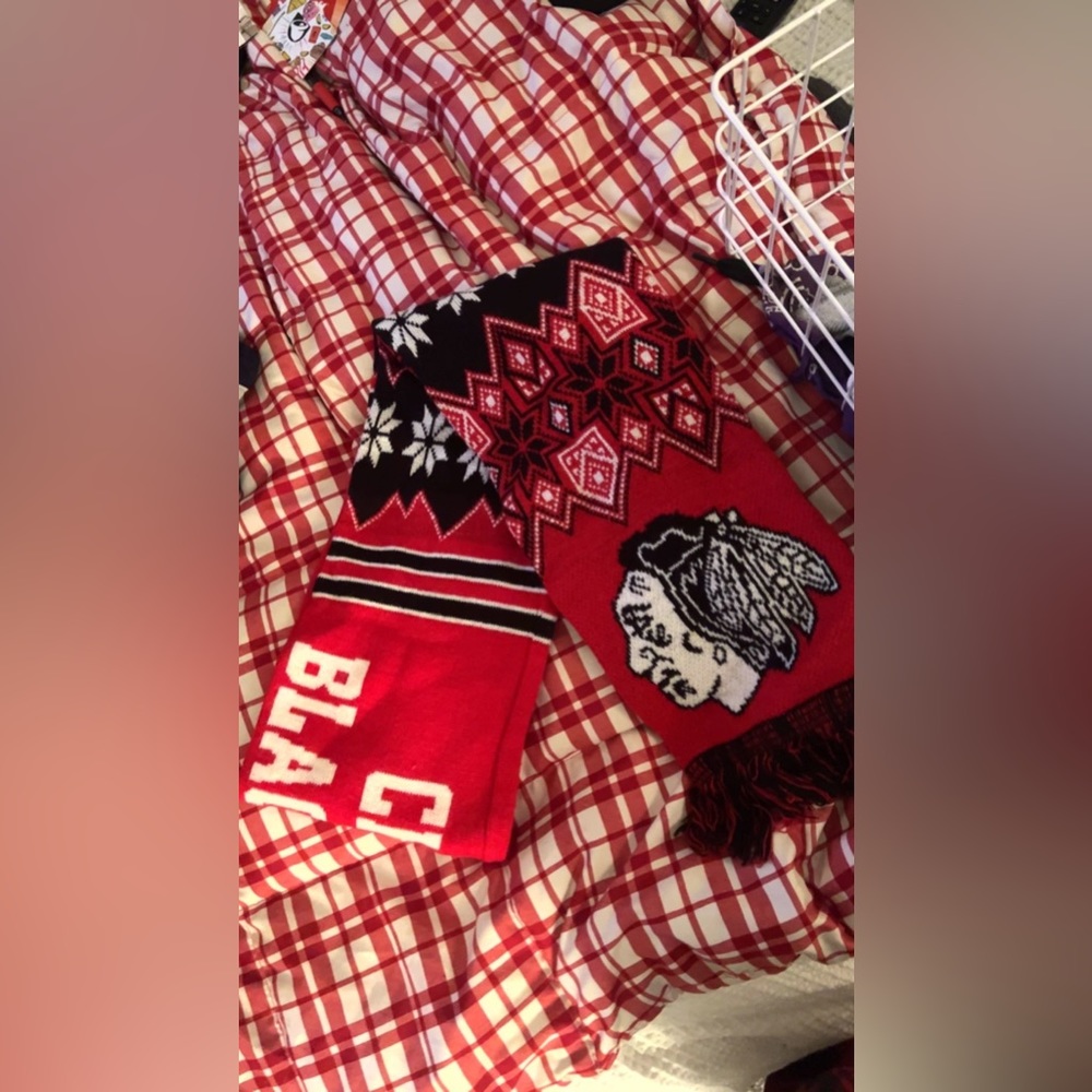 Blackhawks scarf, never worn, new